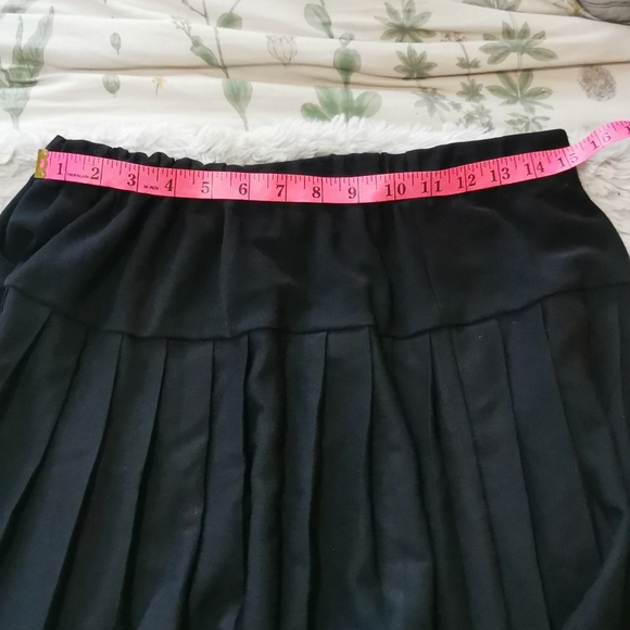 Black Pleated Skirt Long with Shorts - Picture 2 of 3